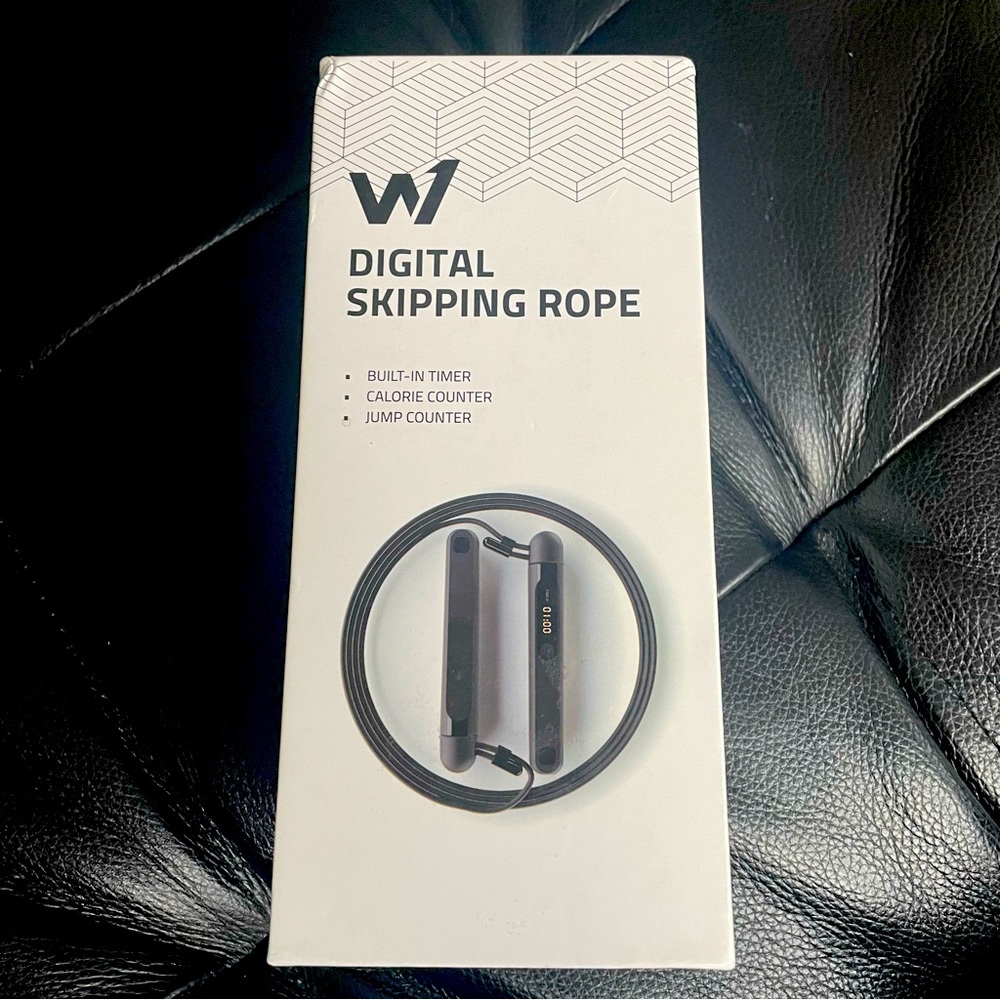 NWOT W Digital Skipping Rope